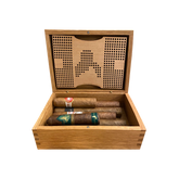 TravelHumi S aus Eiche, offen, mit Zigarren – Schweizer Humidor
